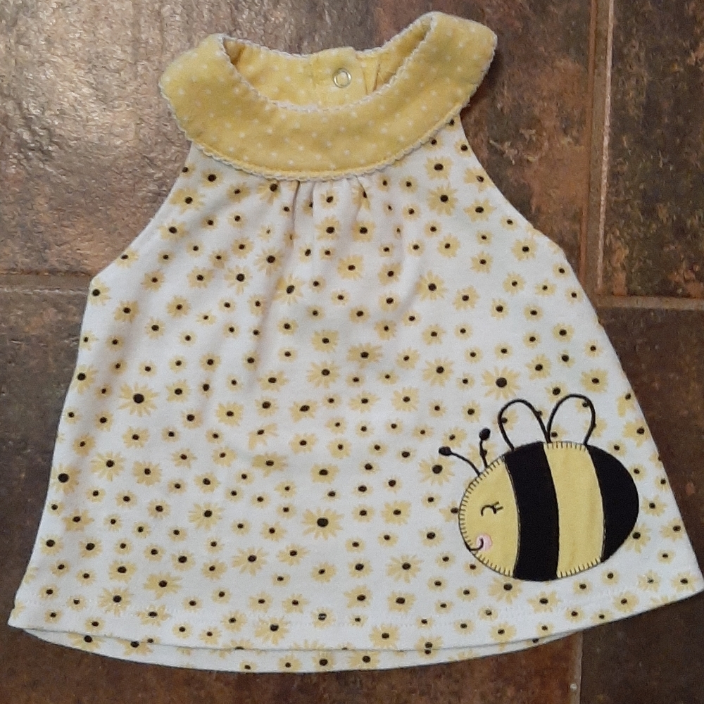 Yellow and white sleeveless bee shirt